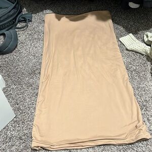 Nude fitted skirt